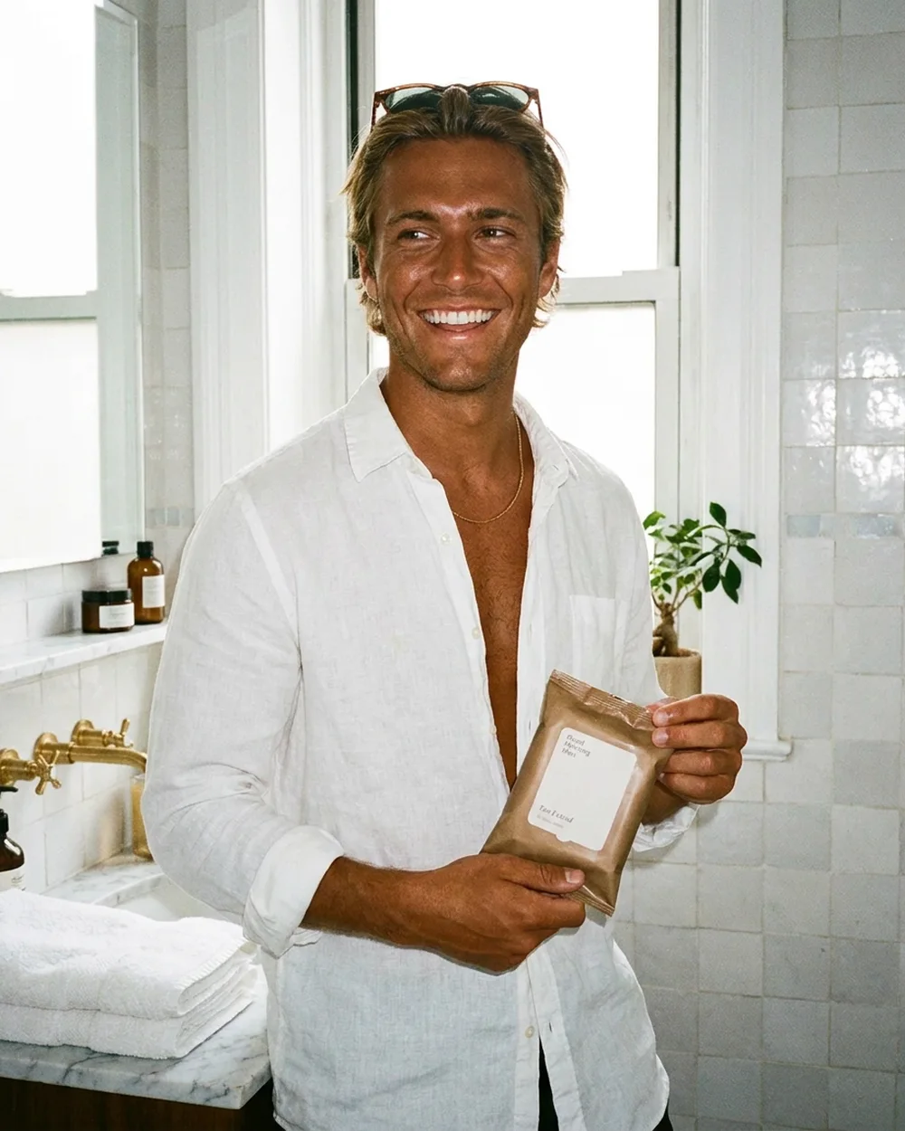 The Weekender, holding a Tan Extend pack